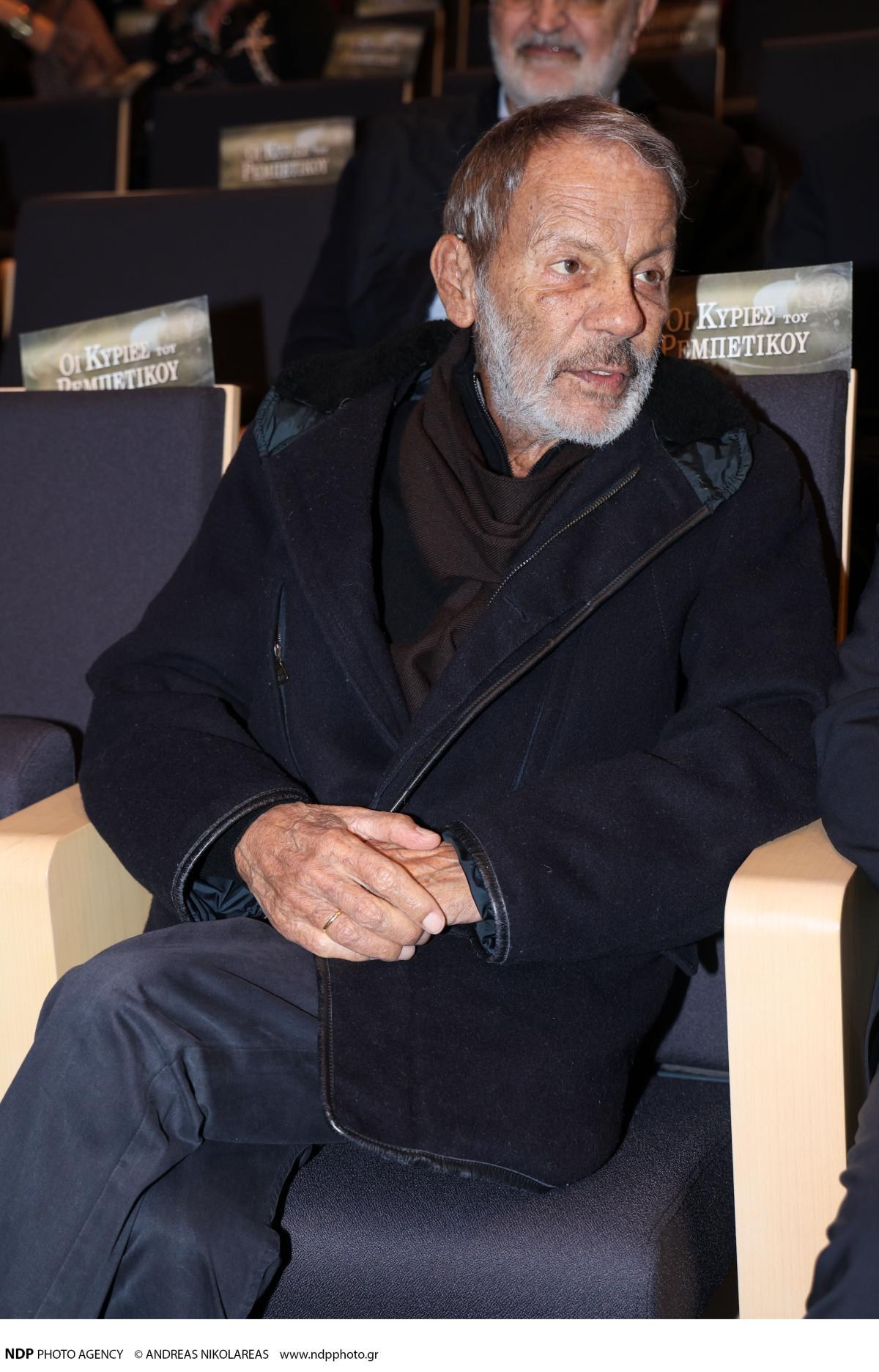 Σταύρος Ξαρχάκος