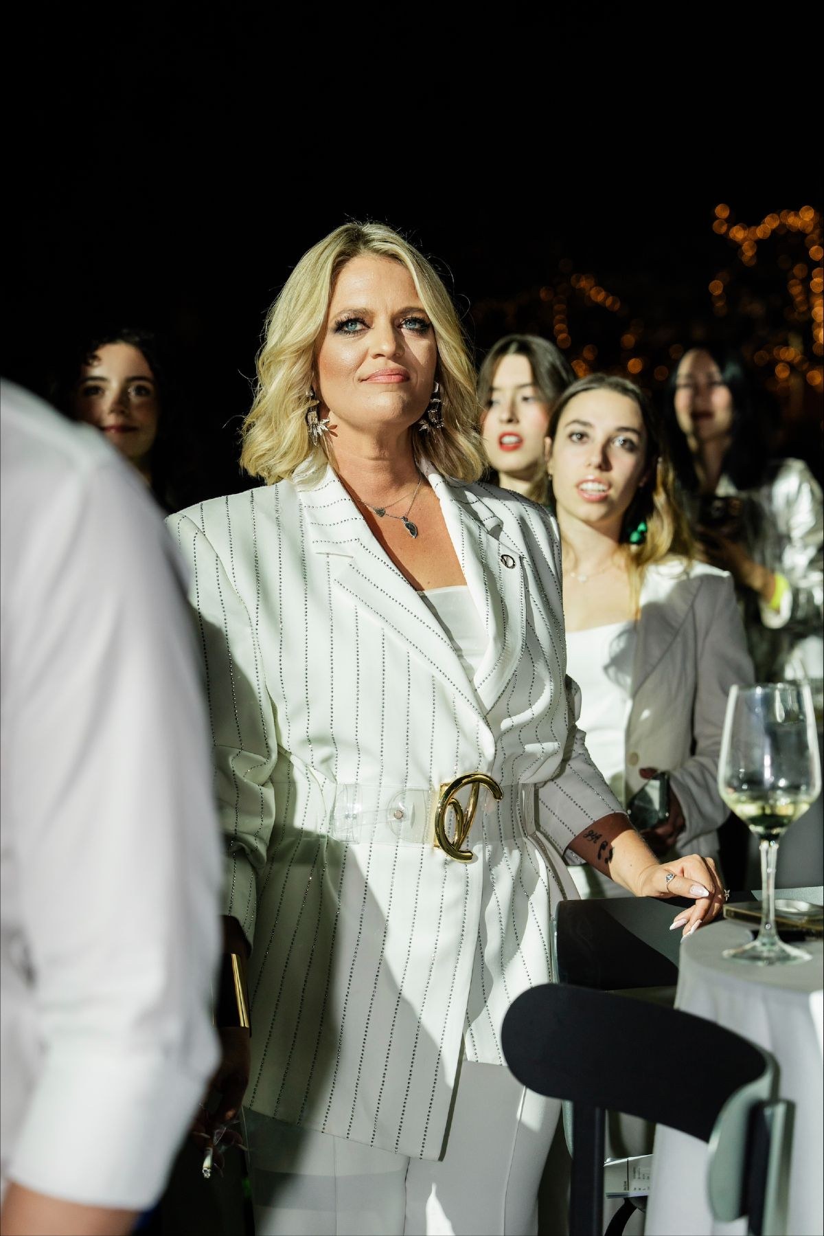 Η Carly Gianakas, ιδρύτρια και CEO της Under The Greek Sun, κατά τη διάρκεια της εκδήλωσης.