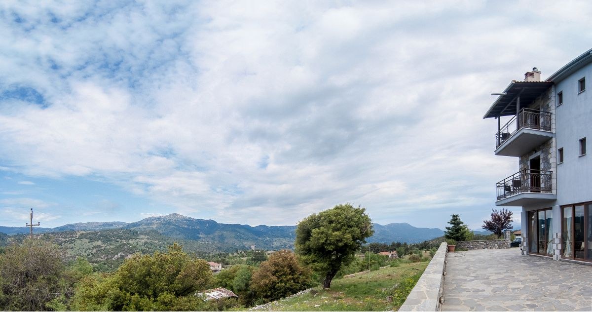Aiora Suites στη Βυτίνα: Ο ξενώνας με τζάκι και πανοραμική θέα στο Μαίναλο